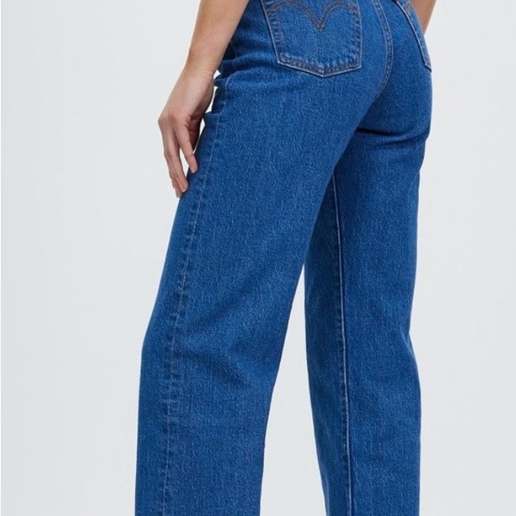 Levi's signature Ribcage Straight Ankle Jeans.  Womens size 30. - Picture 2 of 8